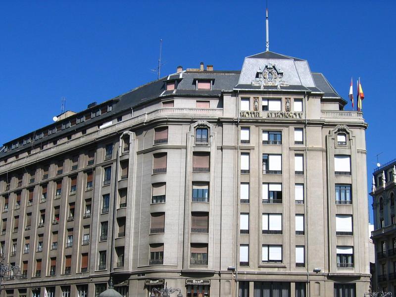 Occidental Alfonso V Hotel 4*